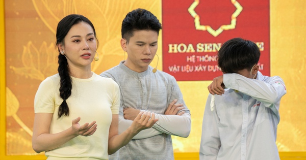 Bà xã shark Bình - diễn viên Phương Oanh bật khóc kể về biến cố năm 15 tuổi 1gia dinh em vi quoc viet 7 17526352037561376524369 1752651896693 1752651897365882520030 118 0 1165 2000 crop 1752651955347549181533jpg