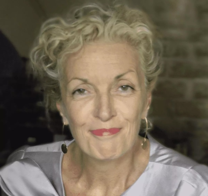 Kẹt đầu vào cửa sổ ô tô khi đang lau dọn, người phụ nữ chết thương tâm- Ảnh 3.