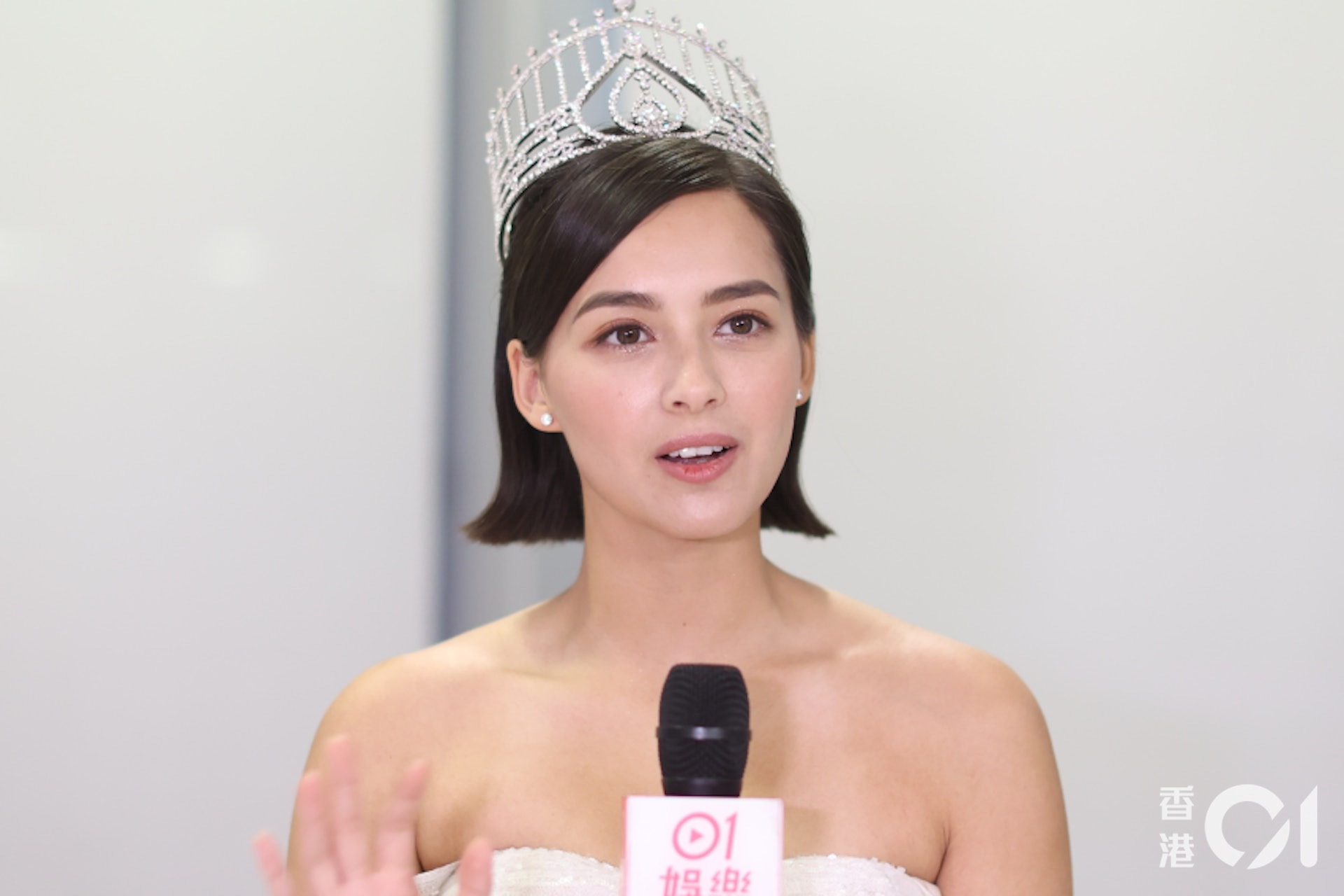 "Hoa hậu lai đẹp nhất showbiz" sốc nặng, khóc nghẹn tìm bà trong thảm họa cháy chung cư ở Hong Kong (Trung Quốc) 1xfg2d5wa7j9luc oskoifurzwj3jyn 17642258947662036538411 1764230682277 17642306826512107402990