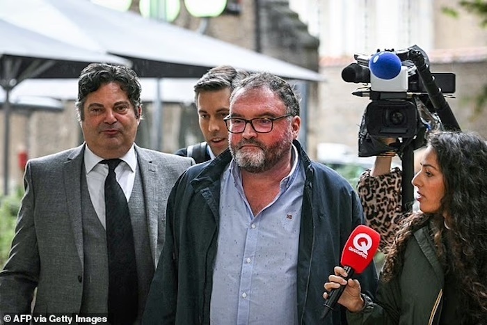 Bác sỹ đầu độc bệnh nhân để thể hiện tài cấp cứu, 12 người chết oan- Ảnh 2.