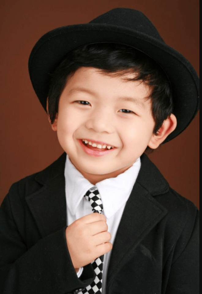 Cậu nhóc gây bão với biểu cảm