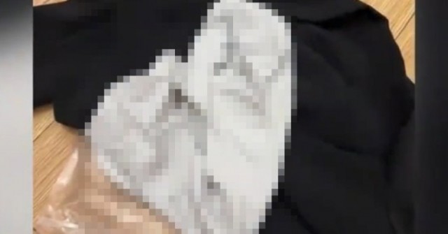 Mua quần jeans trên mạng, cô gái sốc khi thấy thứ nhạy cảm đi kèm 2 1736996230 376 width740height495 auto cropjpg 1