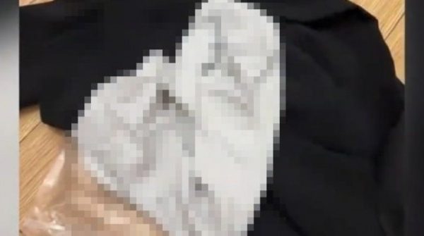 Mua quần jeans trên mạng, cô gái sốc khi thấy thứ nhạy cảm đi kèm 26 Mua quần jeans trên mạng, cô gái sốc khi thấy thứ nhạy cảm đi kèm 2 1736996230 376 width740height495 auto cropjpg