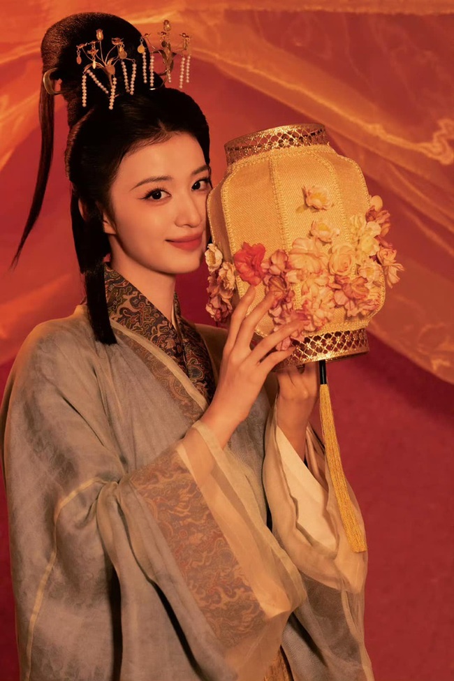 Mỹ nhân cổ trang đẹp nhất Tết Nguyên đán 2025: Nhan sắc phong thần hơn cả tranh vẽ- Ảnh 14. Mỹ nhân cổ trang đẹp nhất Tết Nguyên đán 2025: Nhan sắc phong thần hơn cả tranh vẽ- Ảnh 14.