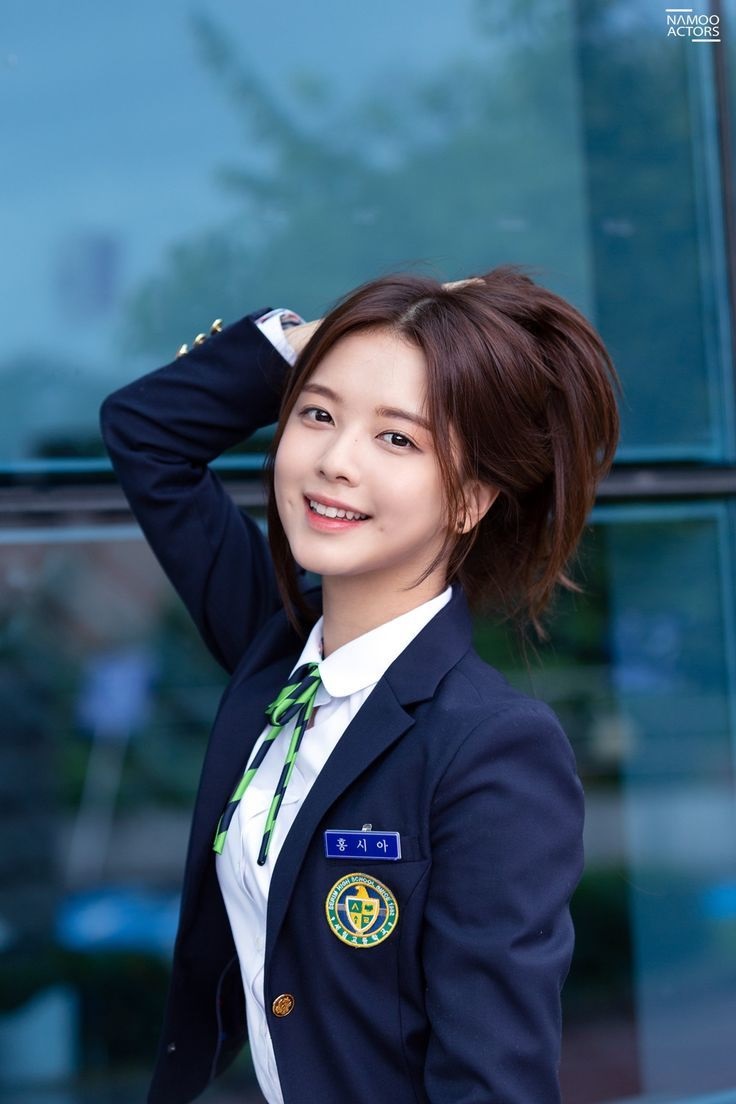 Mỹ nhân Hàn gầy tong teo còn bị nghi thẩm mỹ