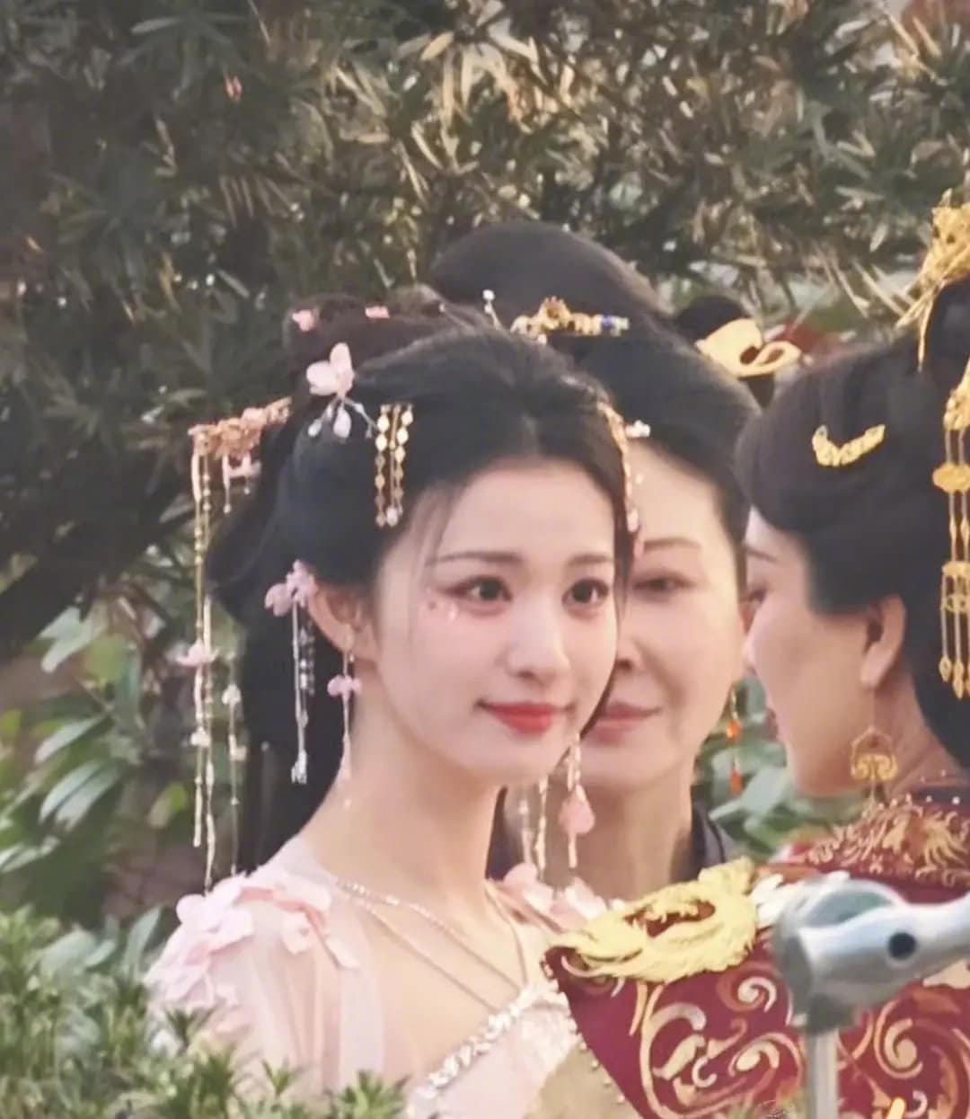 Vương phi đẹp nhất màn ảnh Trung Quốc hiện tại: Nhan sắc nghiêng nước nghiêng thành, ngắm mê không dứt nổi- Ảnh 4. Vương phi đẹp nhất màn ảnh Trung Quốc hiện tại: Nhan sắc nghiêng nước nghiêng thành, ngắm mê không dứt nổi- Ảnh 4.