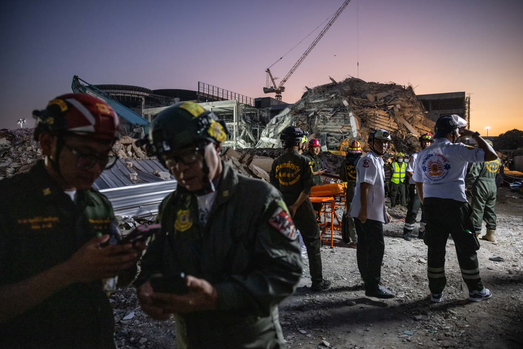 Thái Lan huy động khẩn quân đội: Hàng loạt thiết bị đặc chủng giải cứu 90 người mắc kẹt do động đất- Ảnh 2.