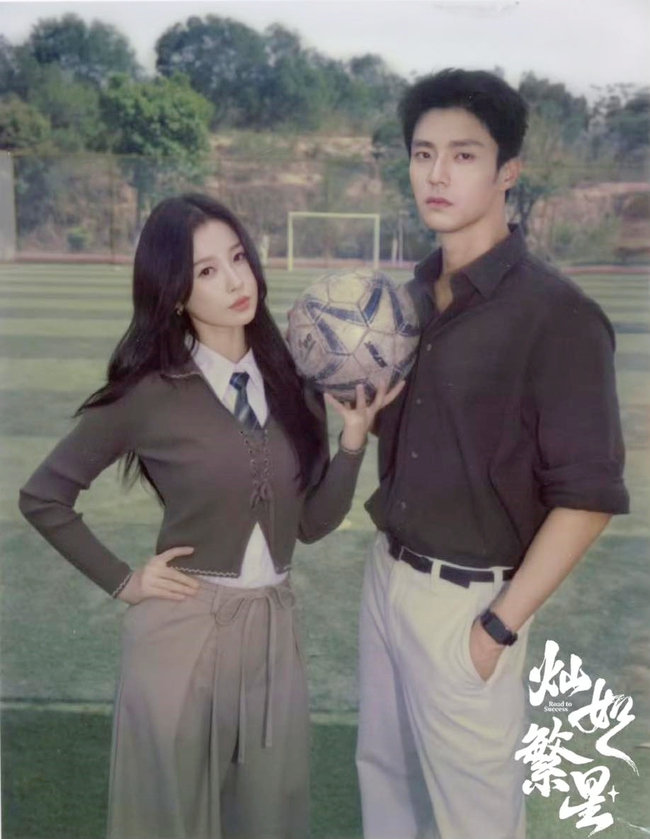 Cặp đôi cô giáo - huấn luyện viên gây sốt Trung Quốc: Đẹp xé truyện bước ra, tưởng không hợp mà hợp không tưởng- Ảnh 4.