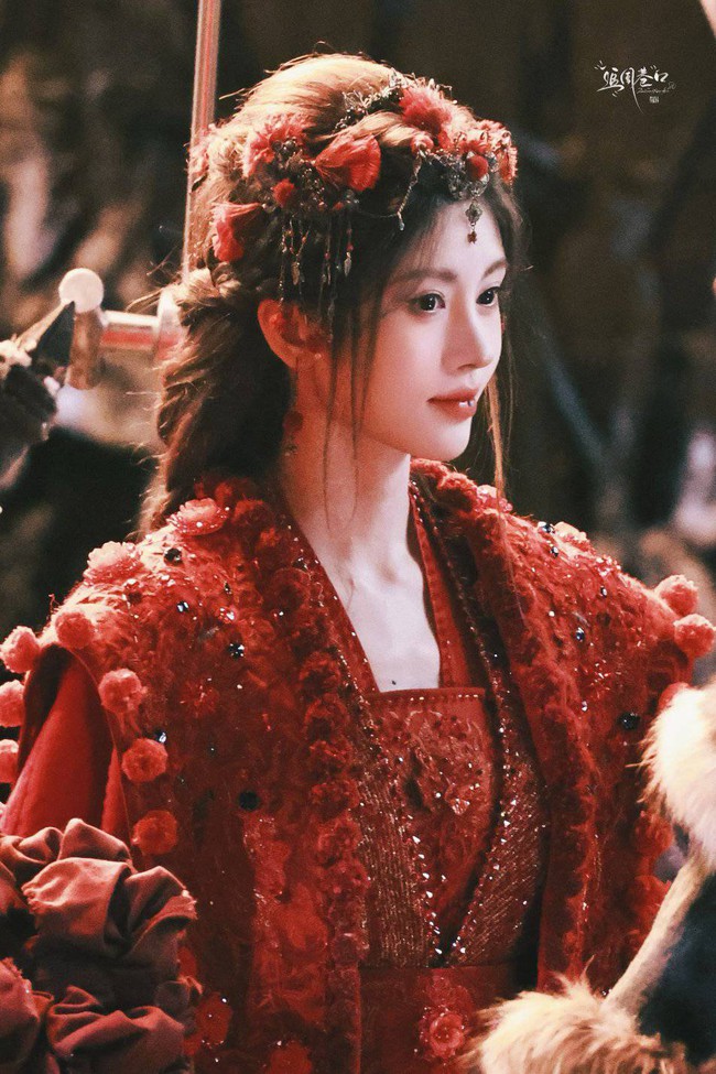 2-17447141037121820553430-1744732637489-17447326376781357680027 "Tân nương dị vực" đẹp phong thần ở phim mới: Nhan sắc động lòng người, nói visual top đầu Trung Quốc cấm có sai 2 17447141037121820553430 1744732637489 17447326376781357680027