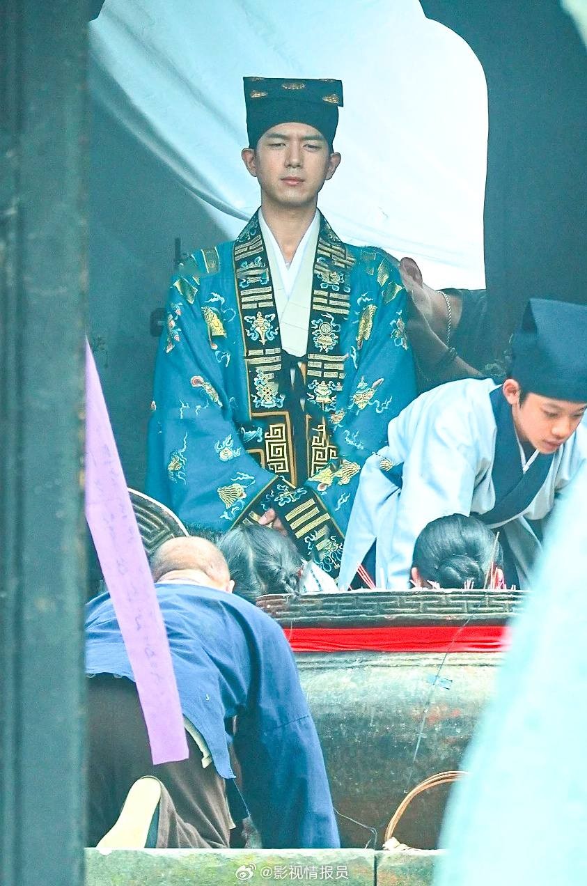 Đạo sĩ đẹp nhất Trung Quốc 2025: Đỉnh lưu nhan sắc nhưng nhìn rất gian, gương mặt cực