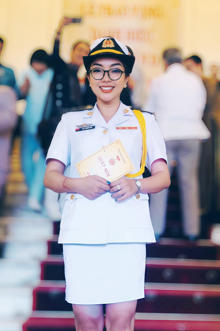 Nữ NSƯT là Thượng tá trẻ nhất, cuộc sống viên mãn sau nhiều biến cố - 2