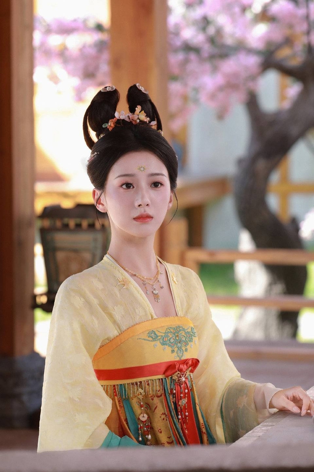 Vương phi đẹp nhất Trung Quốc hiện tại: Tiểu thư ngôn tình xé truyện bước ra, mỹ nhân cổ trang nghiêng nước nghiêng thành- Ảnh 5.