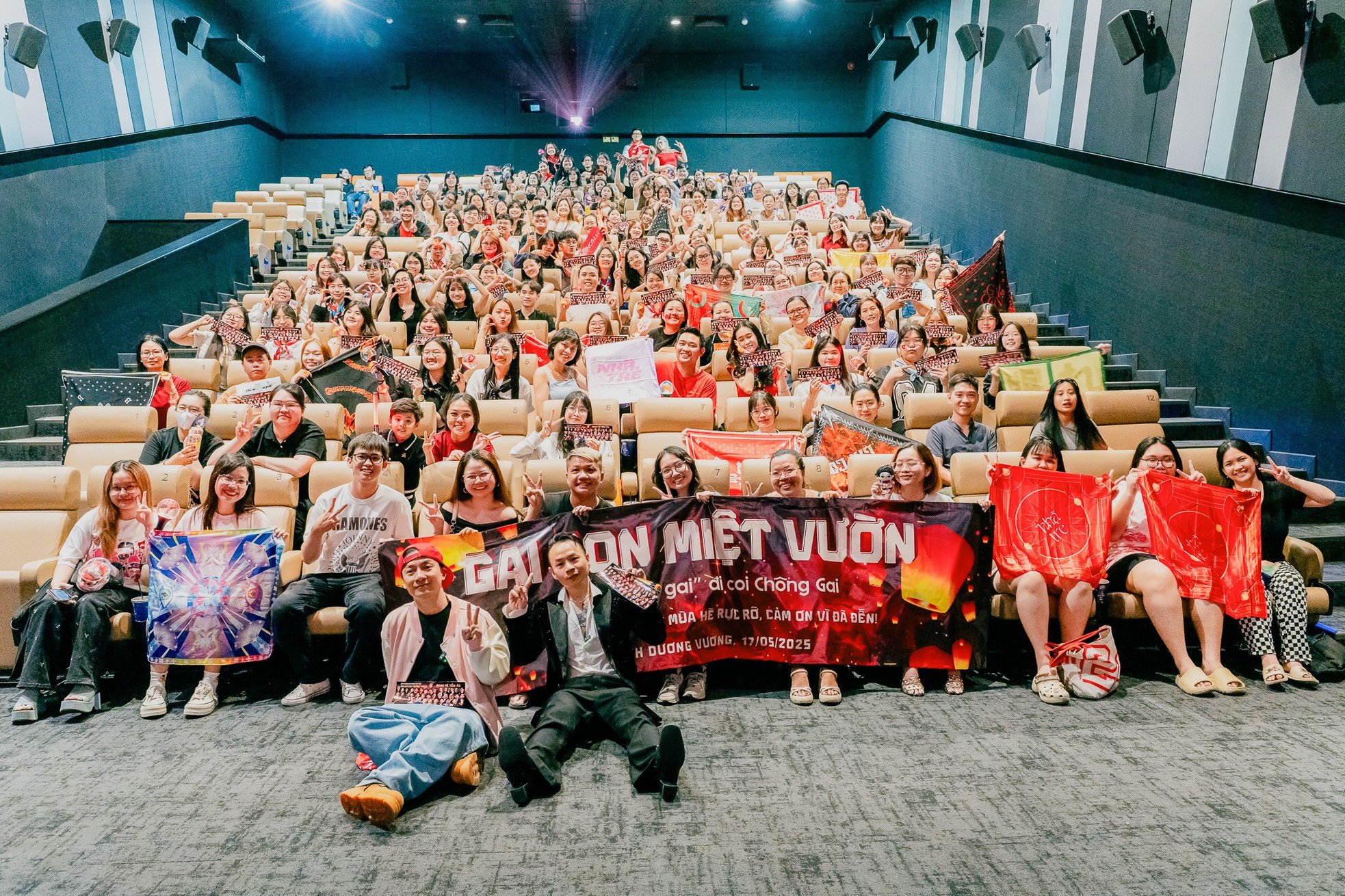 'Mưa lửa' về 33 nghệ sĩ hụt hơi - 3