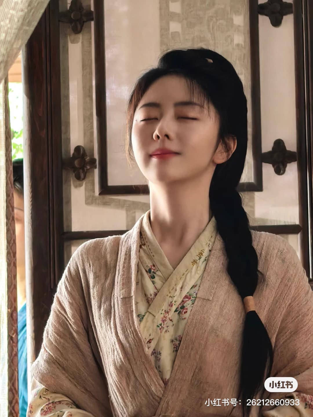 Mỹ nhân ngôn tình nhắm mắt đi ngủ cũng thấy đẹp: U40 trẻ như thiếu nữ 18, outfit nào cũng Mỹ nhân ngôn tình nhắm mắt đi ngủ cũng thấy đẹp: U40 trẻ như thiếu nữ 18, outfit nào cũng