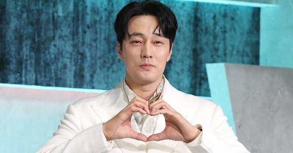 So Ji Sub vung tiền như nước gây sốc: Tặng vàng cho cả đoàn phim, lý do ai nghe cũng phải nể 2 1749524723798316327593 48 0 677 1200 crop 17495247945671930617394jpg