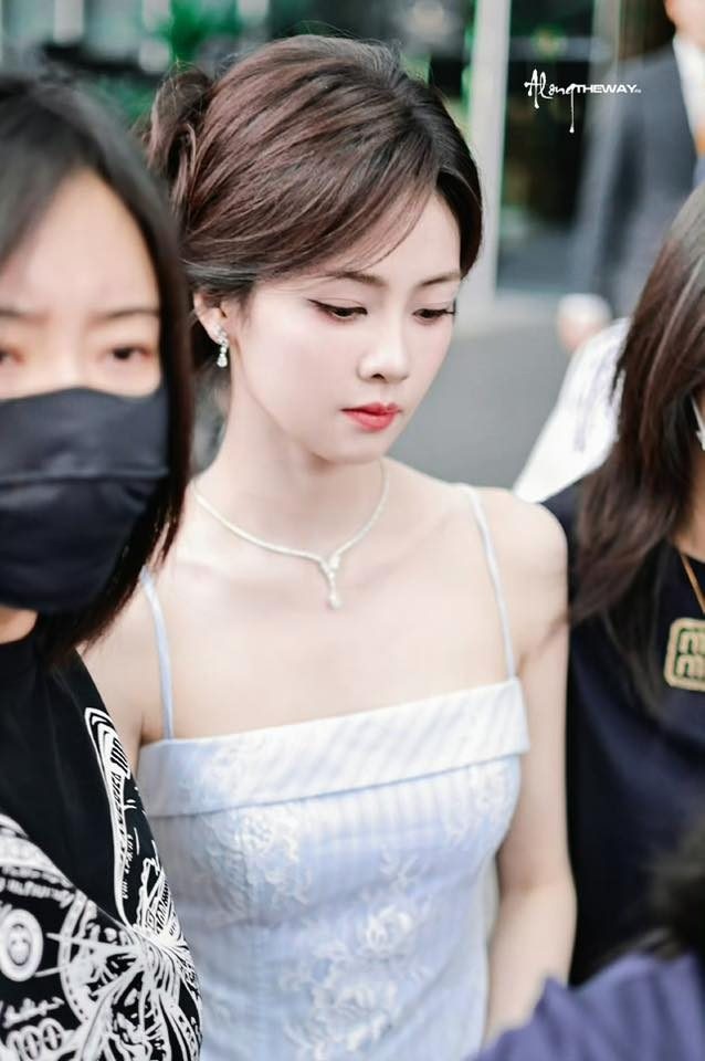 Mỹ nhân Trung Quốc đi quảng bá phim mới mà đẹp quá sức tưởng tượng, visual nữ thần khiến netizen ngắm không muốn dừng- Ảnh 1.