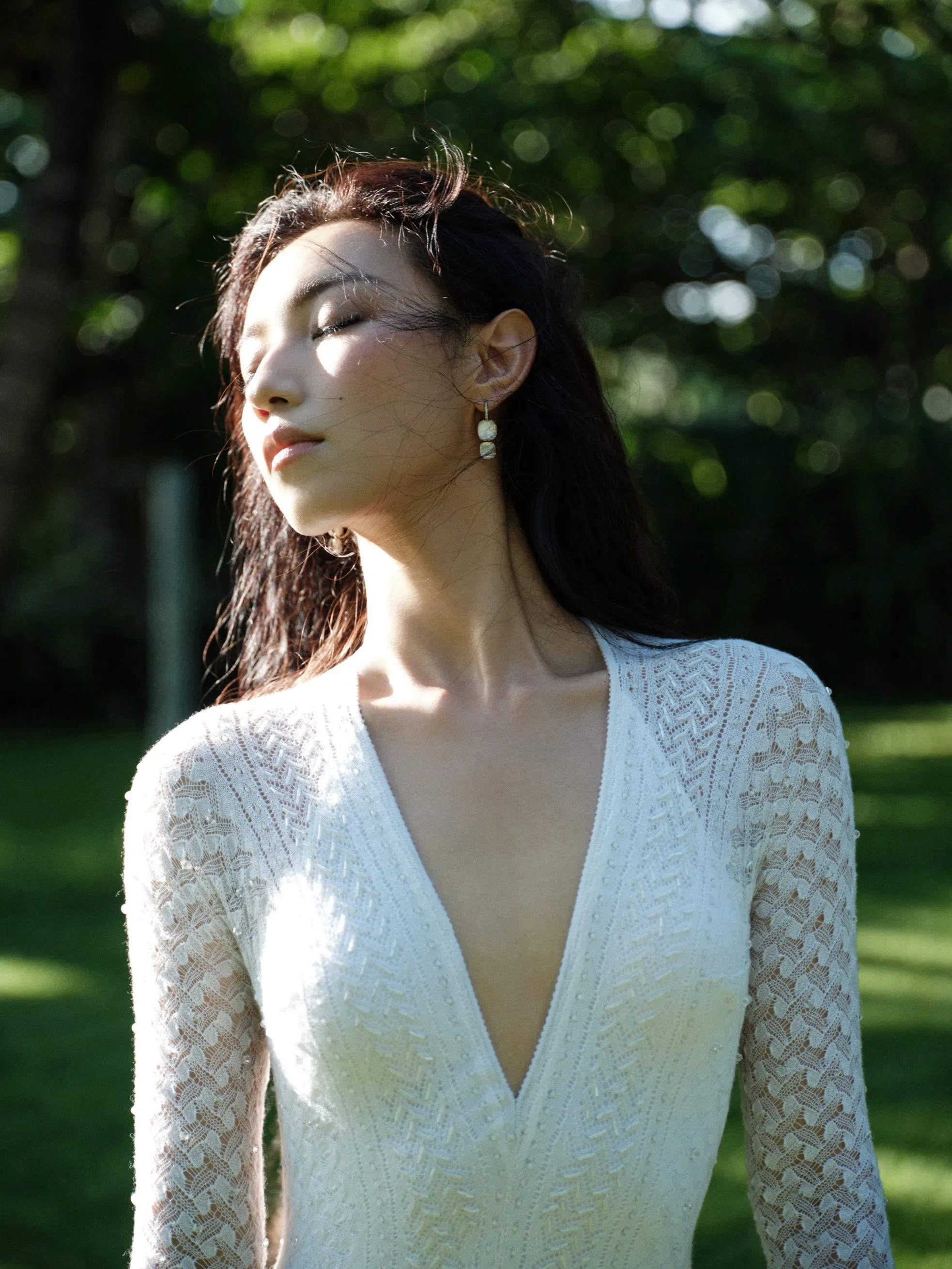 Nữ diễn viên sinh năm 1989 bị tố sử dụng đặc quyền làm ảnh hưởng đến sự công bằng trong kỳ thi đại học, các dự án phim lớn.