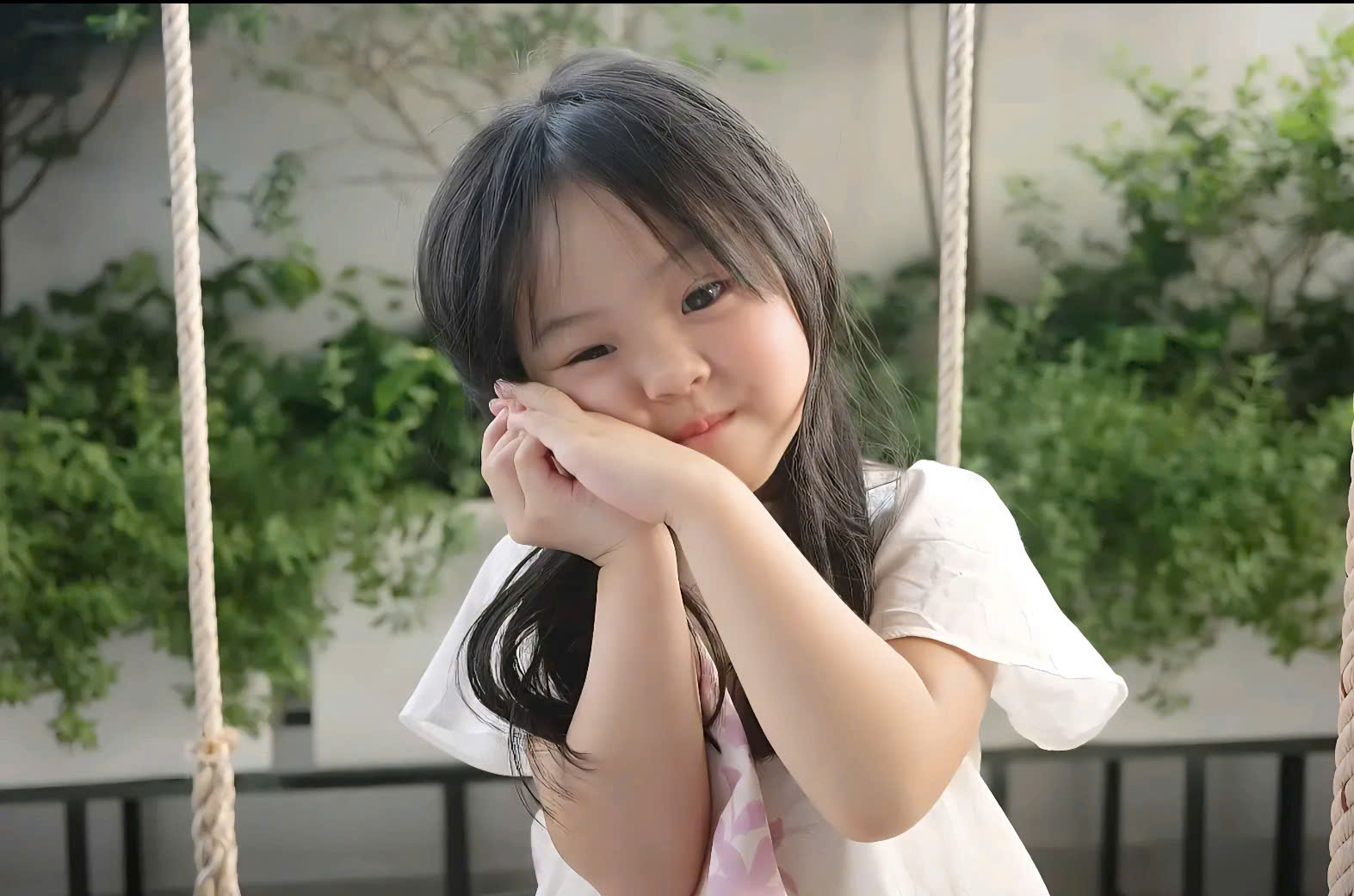 Hot mom Đàm Thu Trang khoe ảnh