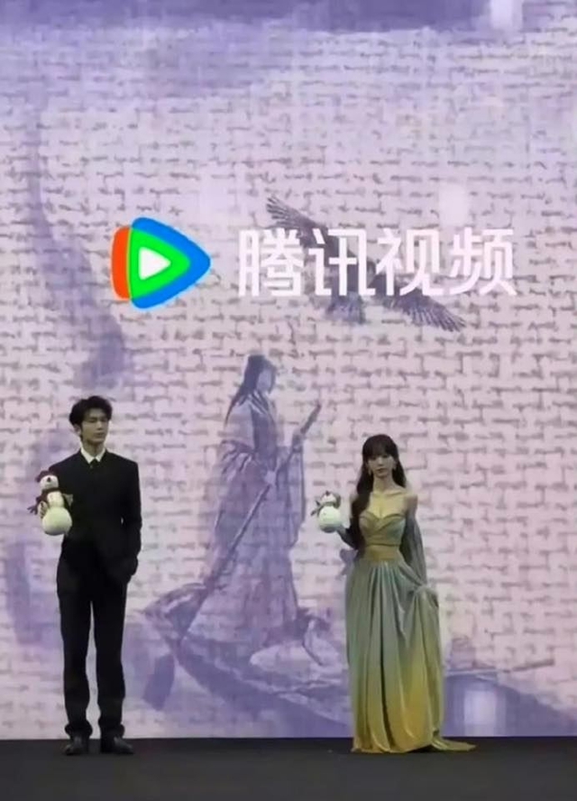 Hiếm lắm mới thấy 1 cặp đôi ngôn tình