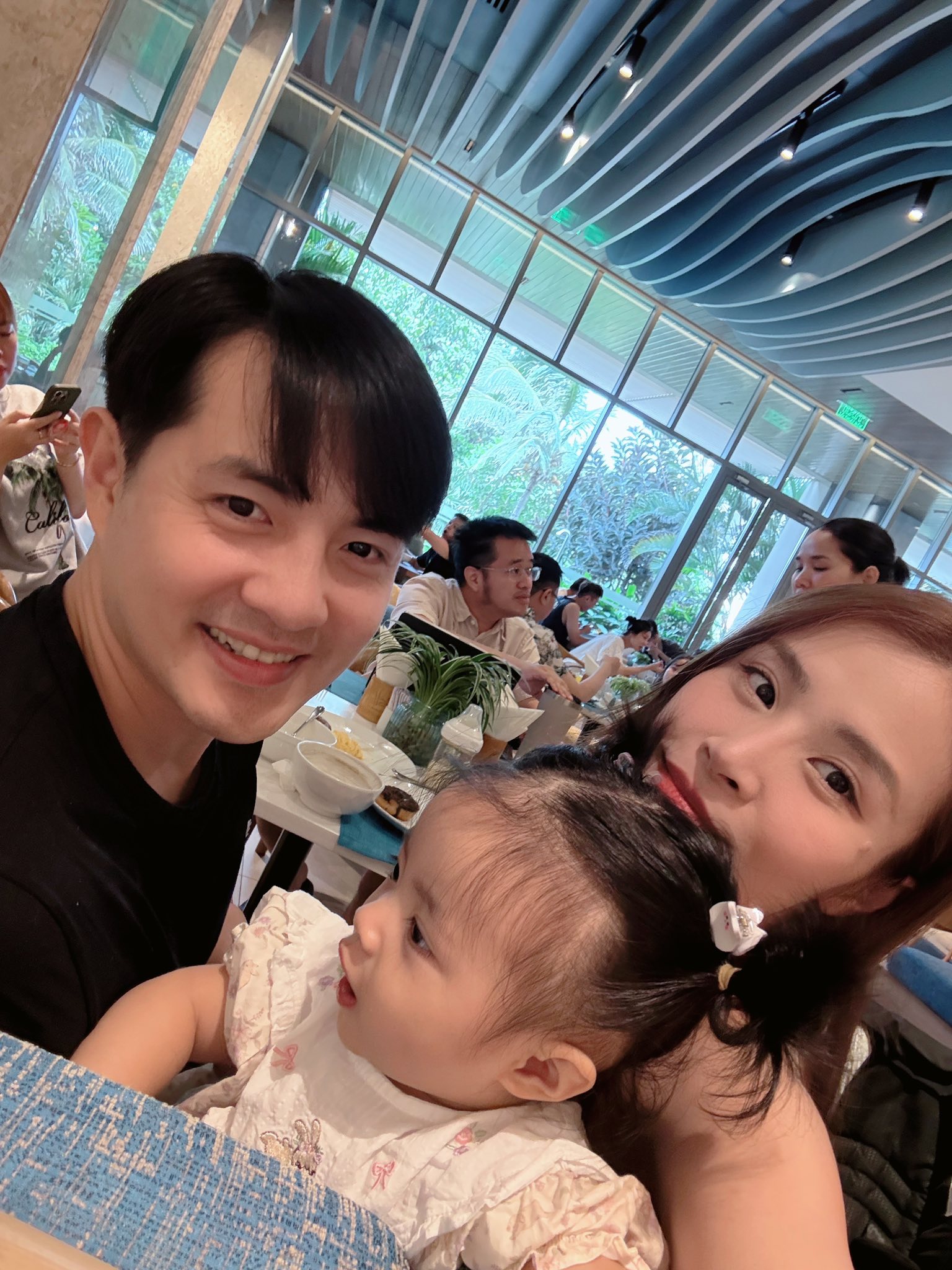 Sự thật phía sau bức ảnh 4 người nhà Đông Nhi - Ông Cao Thắng- Ảnh 3.