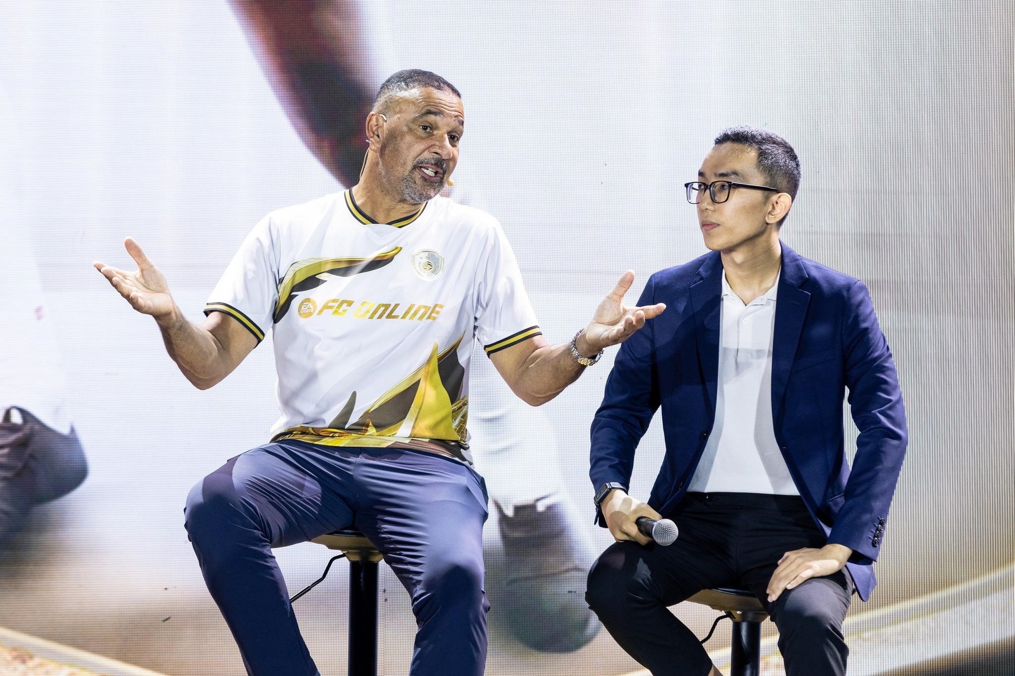 Garena FC Online Việt Nam mời huyền thoại Dieogo Forlan về Việt Nam đón sinh nhật 7 tuổi để tri ân người chơi- Ảnh 2.