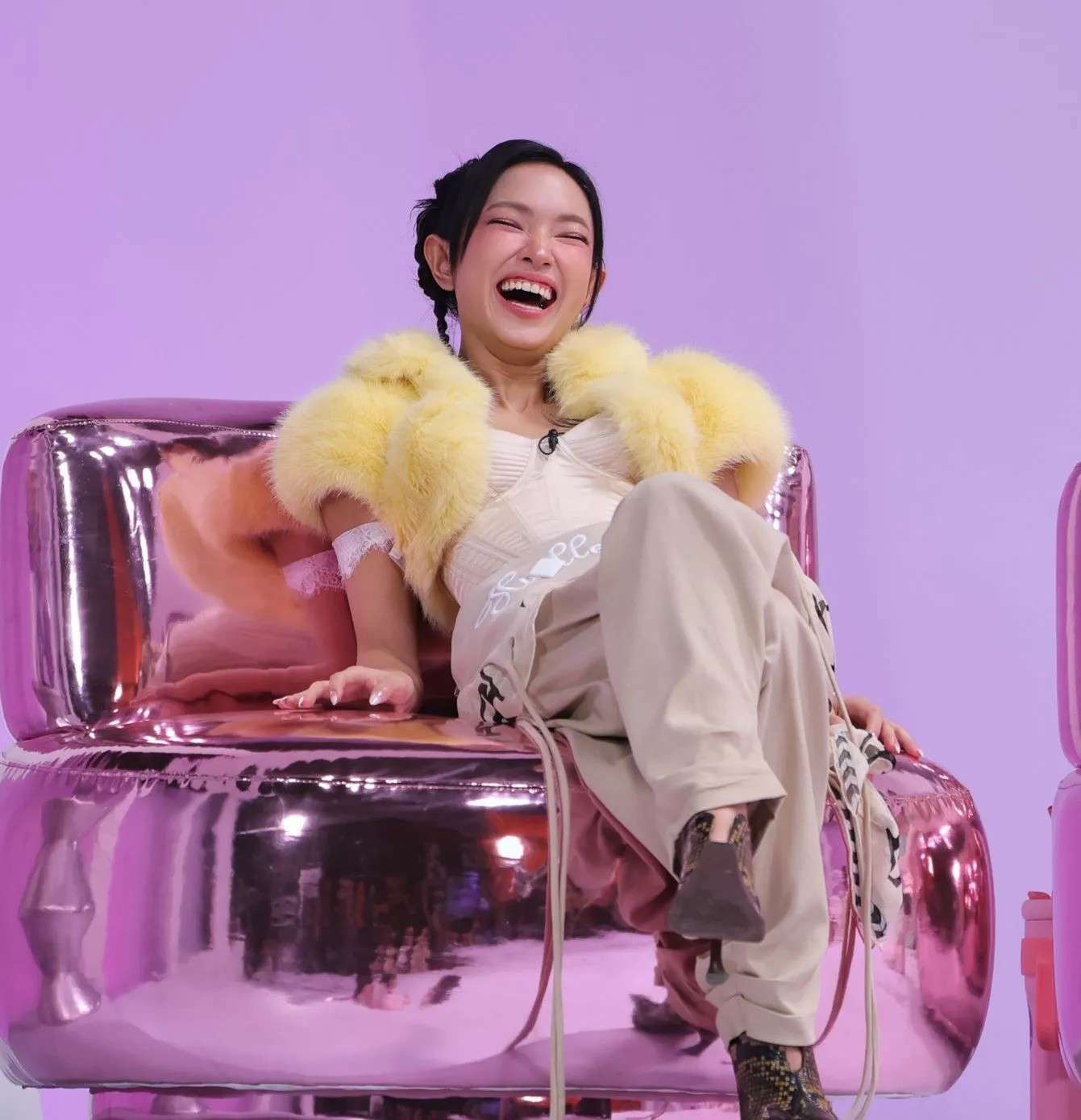 Cảm xúc trái ngược của Châu Bùi khi nghe kết quả thứ hạng và lúc được các đội trưởng tranh giành cho live stage 3.