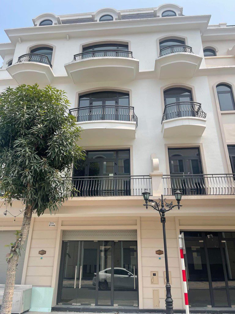 Tình cũ Quang Lê tậu khối tài sản tiền tỷ, gia nhập hội phú bà Vbiz- Ảnh 2. Tình cũ Quang Lê tậu khối tài sản tiền tỷ, gia nhập hội phú bà Vbiz- Ảnh 2.