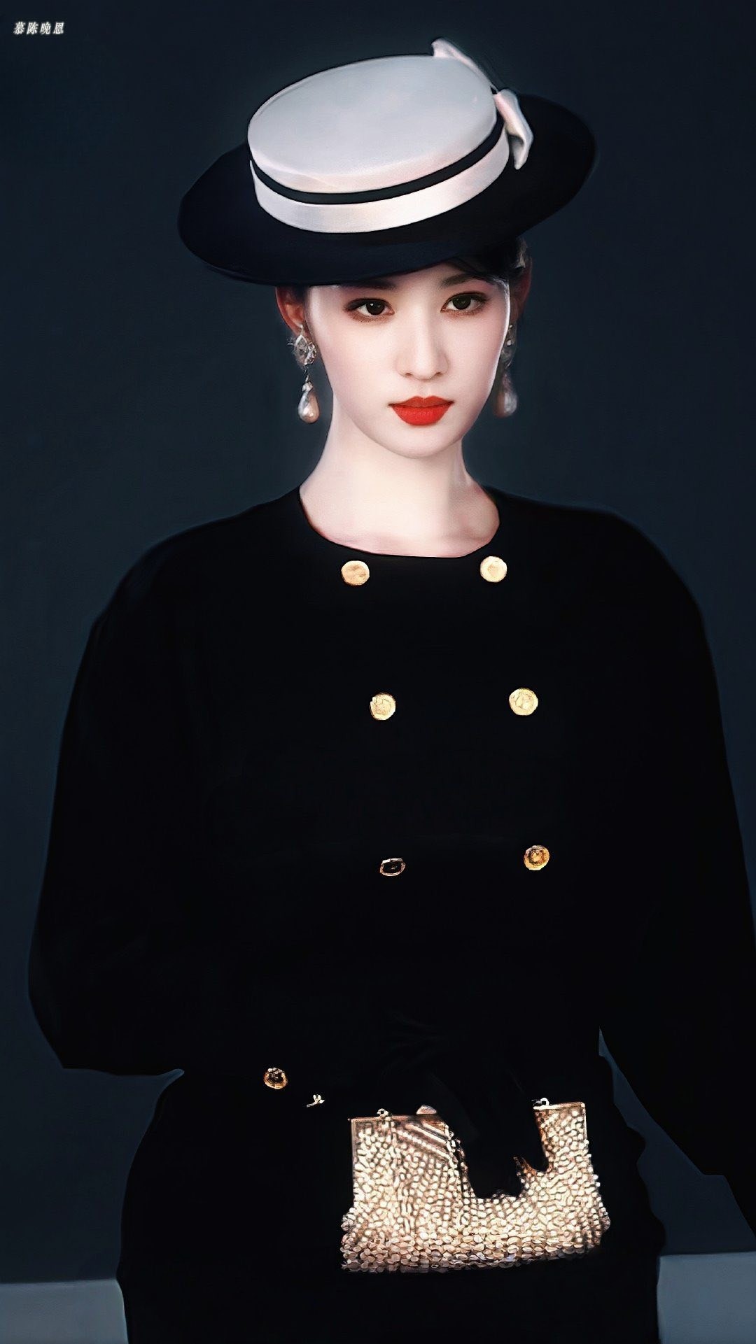 Không hề quá lời khi nói Giây Phút Ấy Vượt Giới Hạn là phim ngôn tình đang được khán giả mong ngóng nhất lúc này, cho dù khởi quay chưa lâu và chưa hề chốt ngày ra mắt. Lý do vì ngay từ những hình ảnh đầu tiên, cặp đôi chính Trương Lăng Hách và Vương Sở Nhiên đã được khen “đẹp tràn màn hình”.