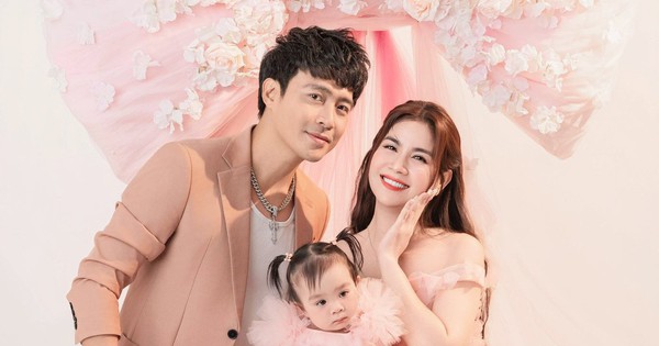 Vất vả 8 năm mới có mụn con, cặp đôi diễn viên nổi tiếng hạnh phúc mừng thôi nôi con gái 30 Vất vả 8 năm mới có mụn con, cặp đôi diễn viên nổi tiếng hạnh phúc mừng thôi nôi con gái 2 17525513655841394712337 383 0 1237 1366 crop 17525514947161246988294 1752570442955 17525704432711835984654 0 0 652 1245 crop 17525704964541586486748jpg