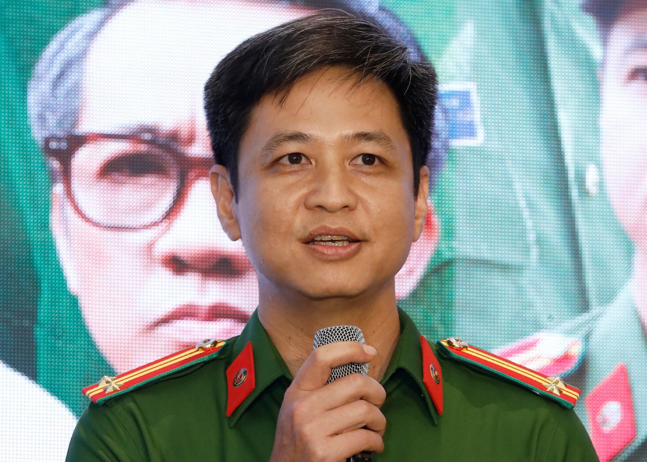 Diễn viên Hoàng Công, Lê Bống đóng vai chiến sĩ công an.