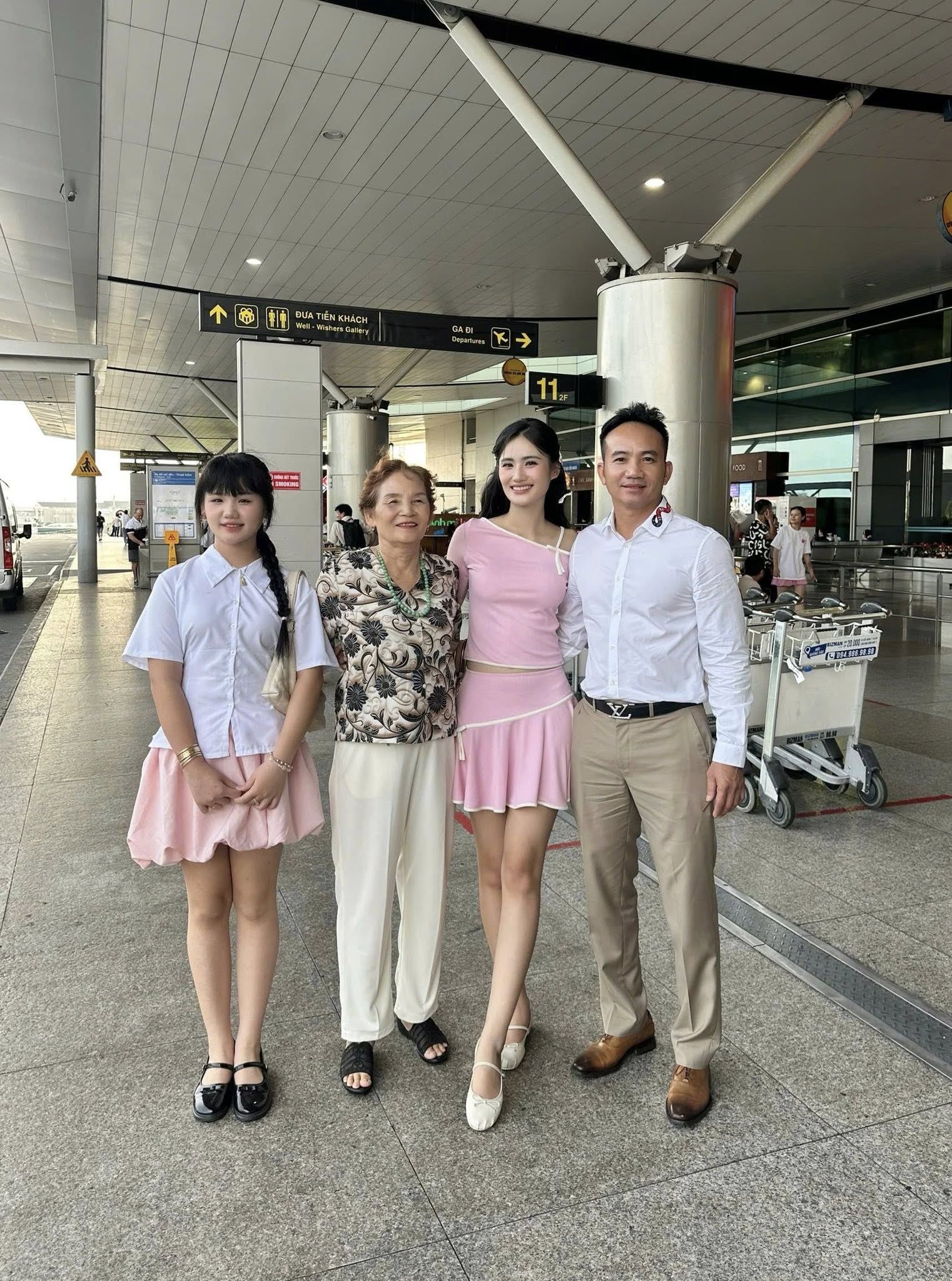 Em gái Hoa hậu Ý Nhi trổ mã xinh đẹp khiến ai nấy đều ngỡ ngàng- Ảnh 2. Em gái Hoa hậu Ý Nhi trổ mã xinh đẹp khiến ai nấy đều ngỡ ngàng- Ảnh 2.