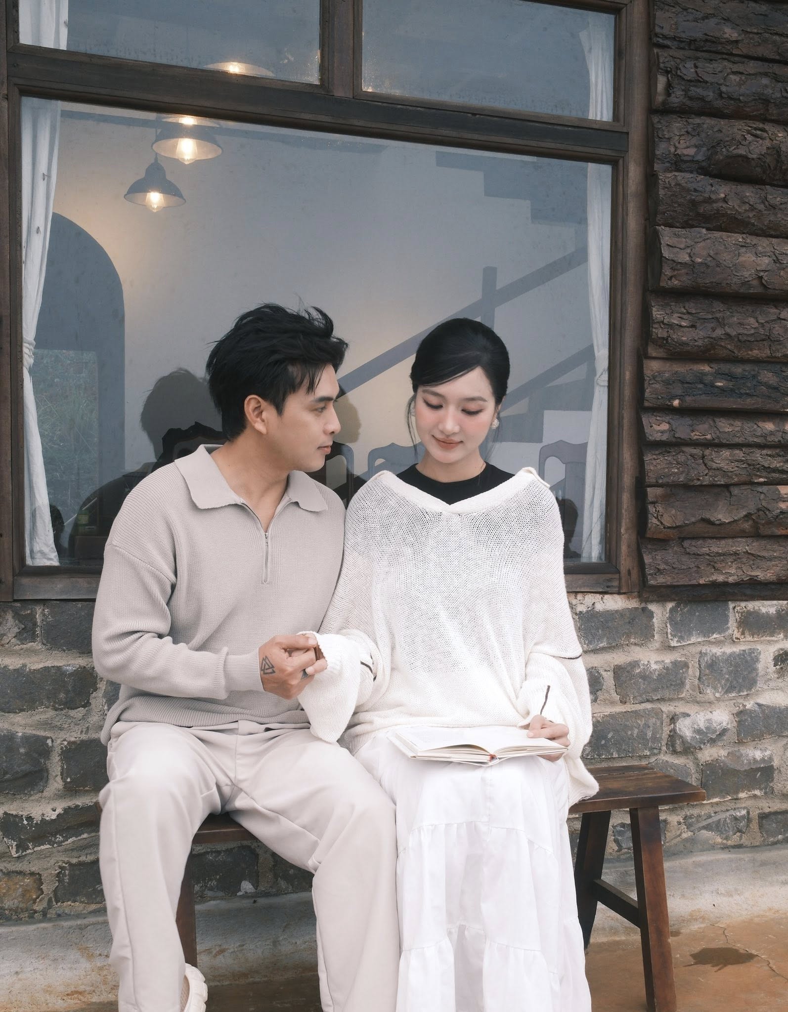 Sao nam Vbiz quyết cưới sau 3 tháng hẹn hò, không lãng mạn vẫn được vợ yêu hết lòng- Ảnh 3. Sao nam Vbiz quyết cưới sau 3 tháng hẹn hò, không lãng mạn vẫn được vợ yêu hết lòng- Ảnh 3.