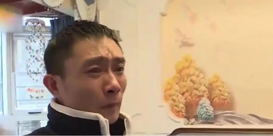 Người đàn ông sống trong biệt thự 6 tỷ đồng, lái Porsche, Mercedes nhưng ngày nào cũng ở nhà khóc: “Có tiền mà không còn tình yêu”- Ảnh 2.