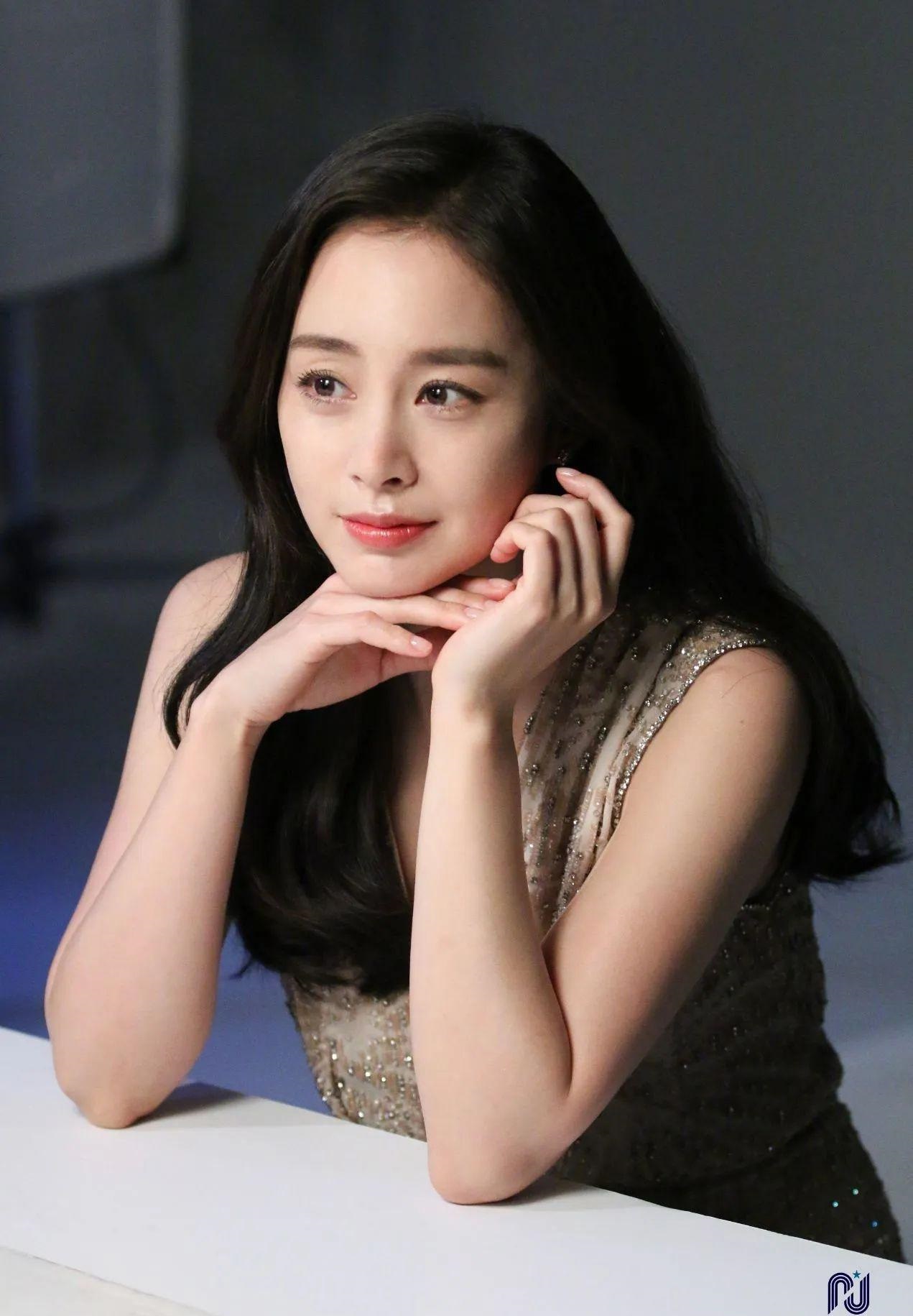 Tứ đại mỹ nhân Hàn hiện tại: Song Hye Kyo vẫn độc thân, Jeon Ji Hyun đi làm nuôi chồng- Ảnh 2.