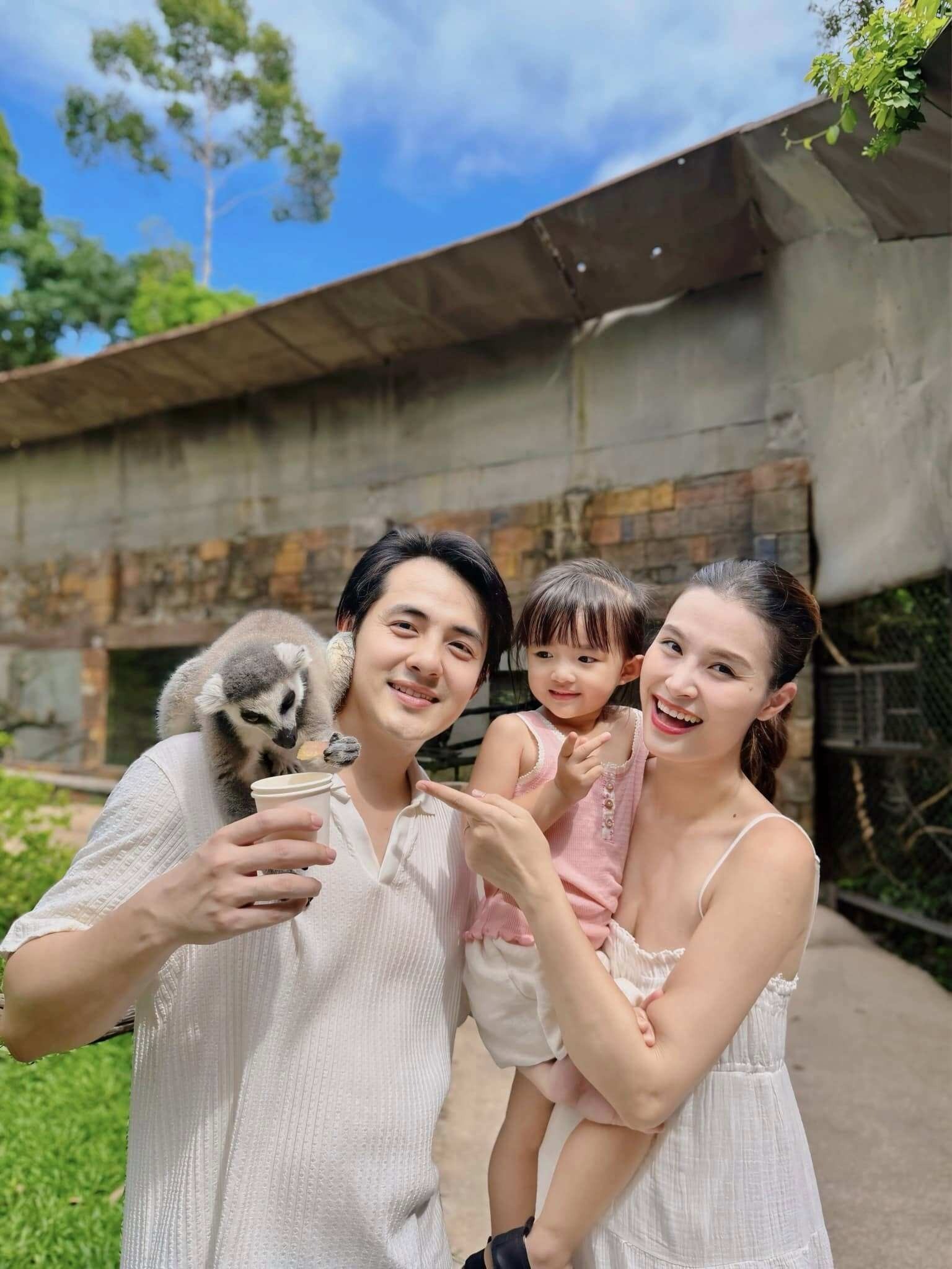 Con gái Đông Nhi hát hay cỡ này, bảo sao dân mạng xuýt xoa: