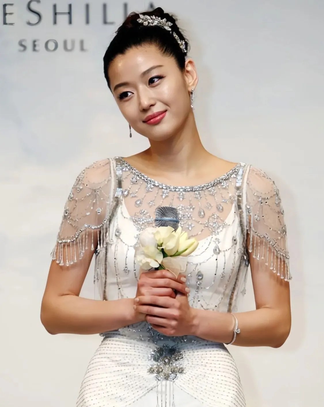 Bất ngờ trước hôn nhân của sao nữ đình đám: 6 giờ dậy nấu ăn, phải nuôi chồng nợ nần- Ảnh 2.