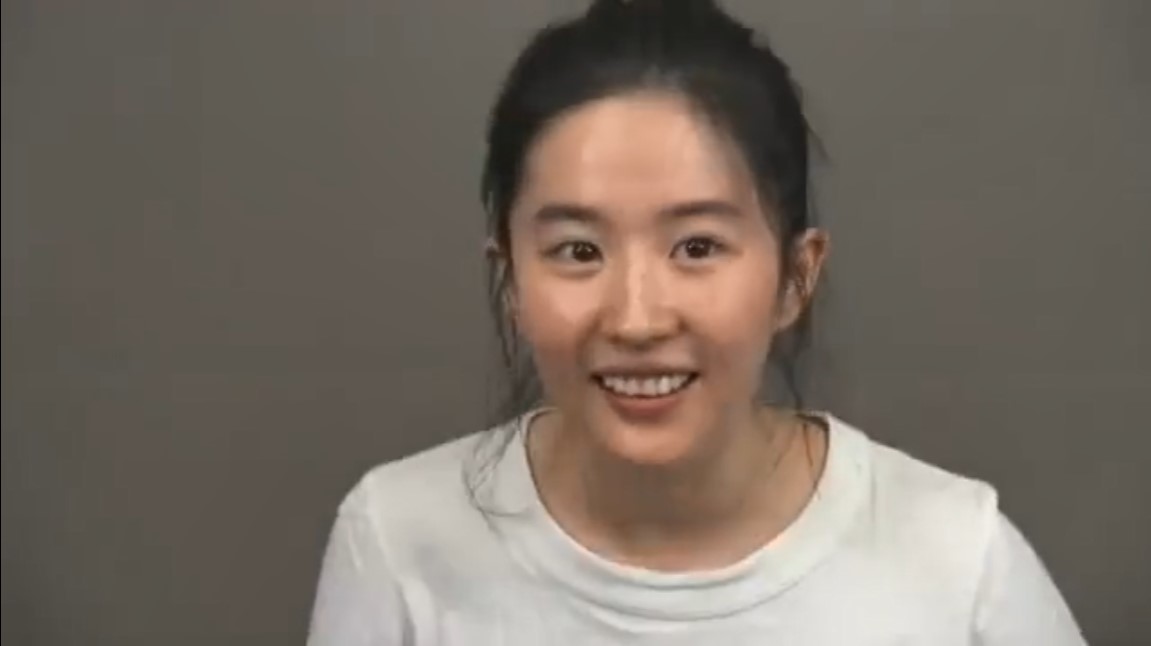 Bất ngờ trước mặt mộc của Lưu Diệc Phi- Ảnh 2.