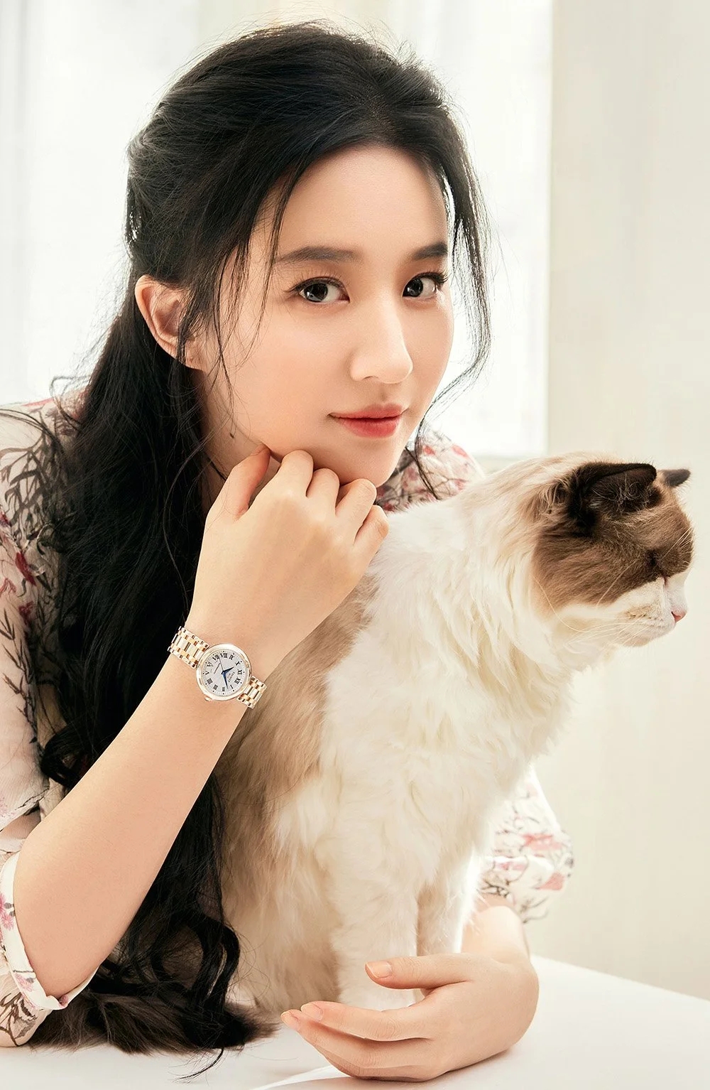 Bức ảnh khiến Lưu Diệc Phi bị mắng “không biết xấu hổ”- Ảnh 4.