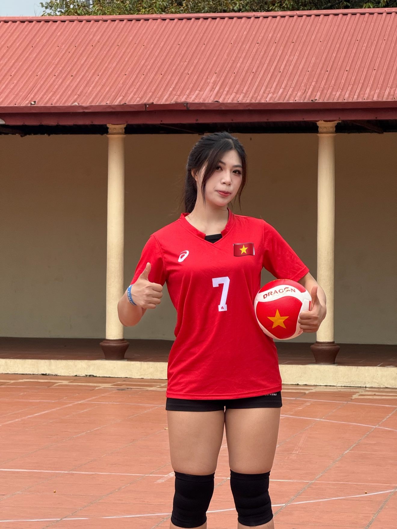 Trở lại sau thời gian vắng bóng, hot girl đô vật hóa