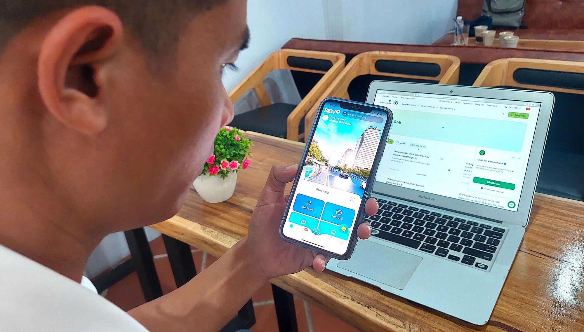 Bất ngờ phát hiện tài khoản có thêm 1,7 tỷ đồng, người đàn ông nhanh chóng báo cảnh sát: Hoá ra trên đời có sự trùng hợp đến khó tin- Ảnh 1.