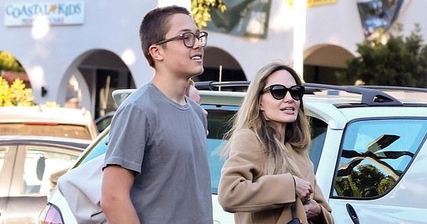 Ngoại hình con trai Angelina Jolie và Brad Pitt gây sốt 2 7650 967 1736945683357 1736945683511423299995 60 0 392 634 crop 17369458201901849261740jpg