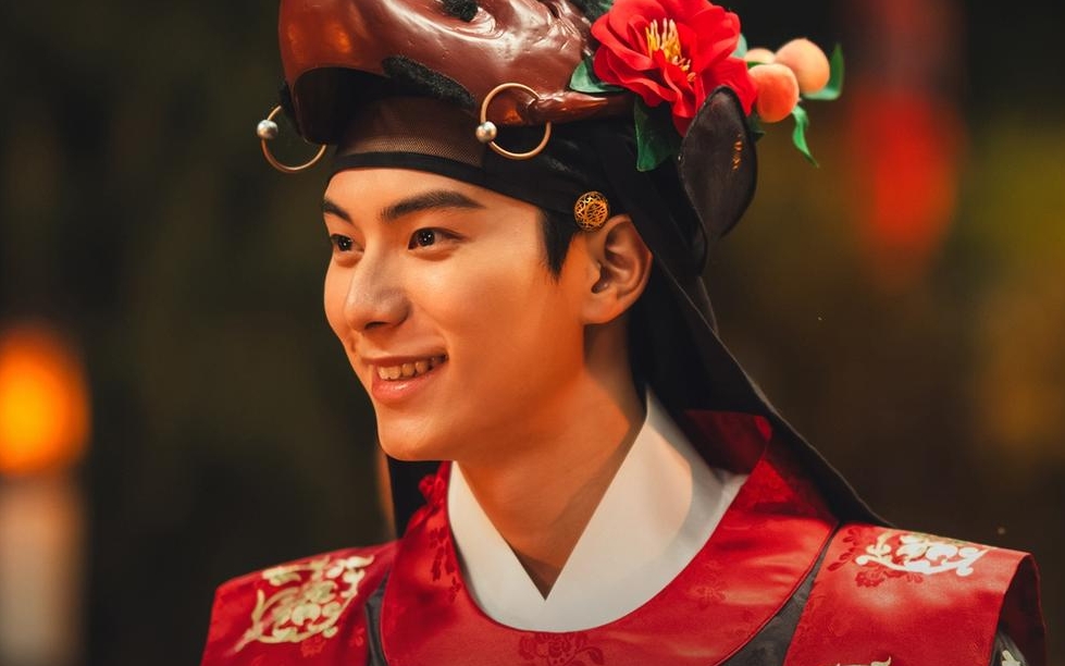 Chỉ 1 vai diễn mà mỹ nam này đang làm cả nước phát cuồng: Đẹp quá sức chịu đựng, 30 kịch bản xếp hàng chờ nhận- Ảnh 2.