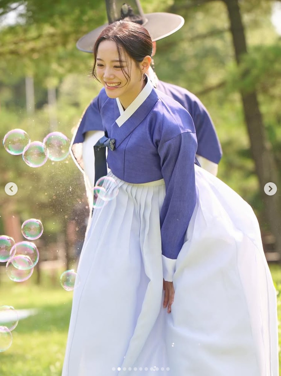 Tại sao mỹ nhân đẹp thế này mà bây giờ mới đóng cổ trang: Nhan sắc sáng bừng người gặp người yêu, hoa gặp hoa nở- Ảnh 4. Tại sao mỹ nhân đẹp thế này mà bây giờ mới đóng cổ trang: Nhan sắc sáng bừng người gặp người yêu, hoa gặp hoa nở- Ảnh 4.