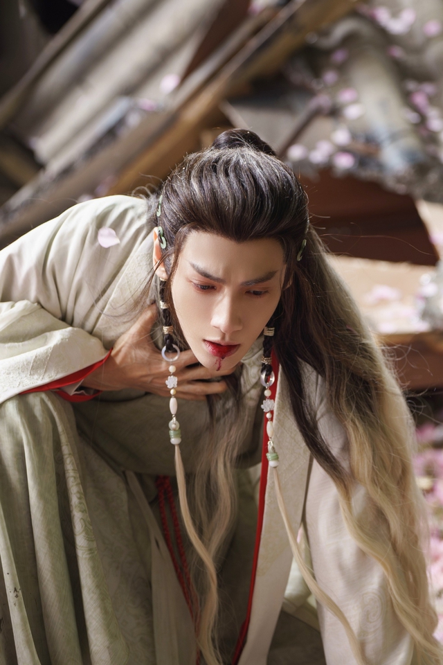 Dân tình đòi đệ nhất mỹ nam Trung Quốc giải nghệ ngay lập tức: Gầy như que củi, lại còn loè loẹt đến cay mắt- Ảnh 1.