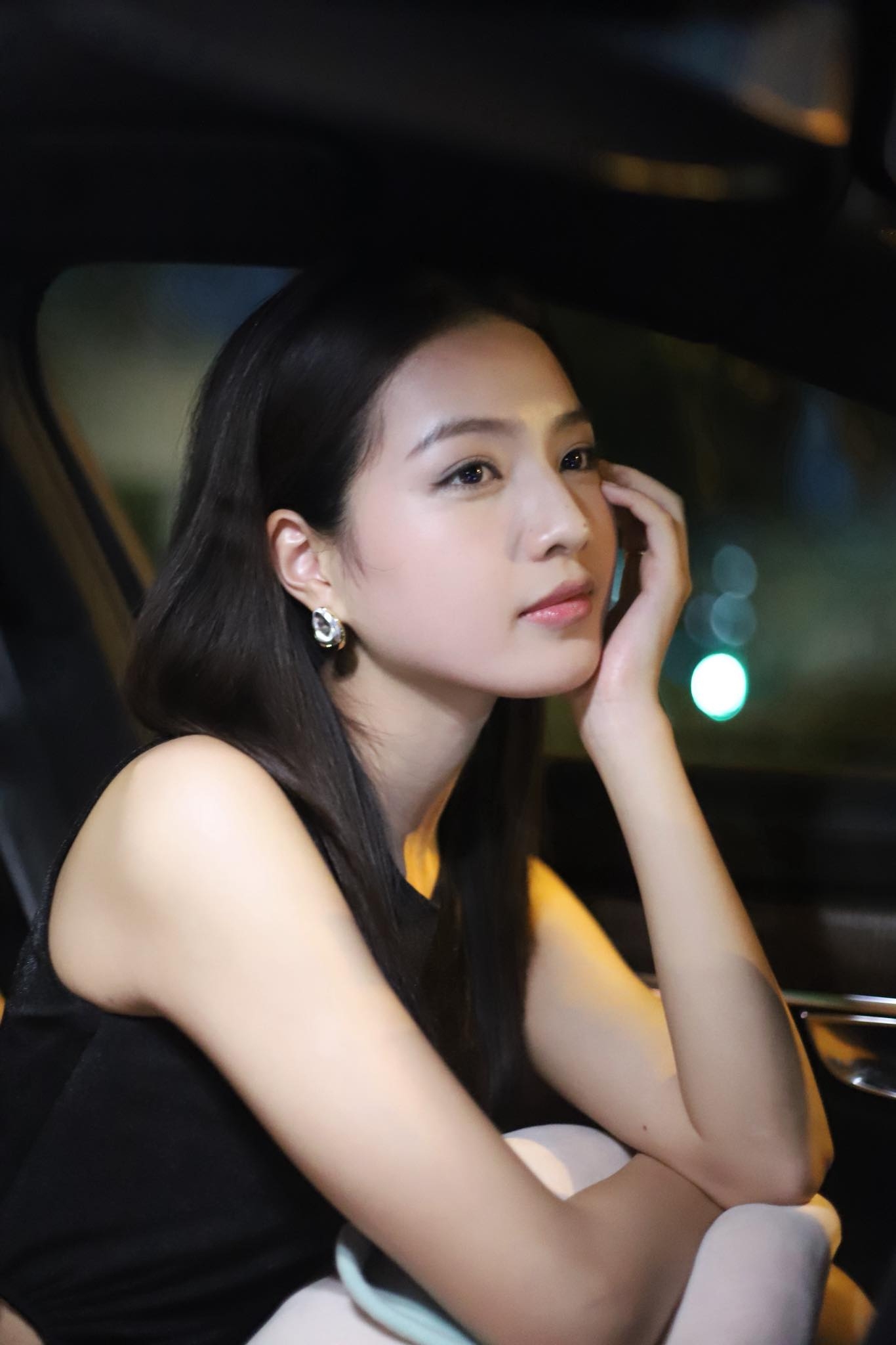 Việt Nam có 1 mỹ nhân giống cả tá sao Trung Quốc: Đẹp tựa Lưu Diệc Phi, hao hao Vương Sở Nhiên, ăn đứt Lý Thấm- Ảnh 14.