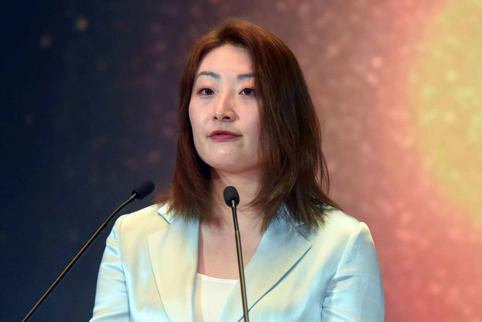 Tỷ phú từng giàu nhất Trung Quốc qua đời, ái nữ thừa kế bỗng dưng phát hiện có 3 em cùng cha khác mẹ đòi chia tài sản- Ảnh 1.