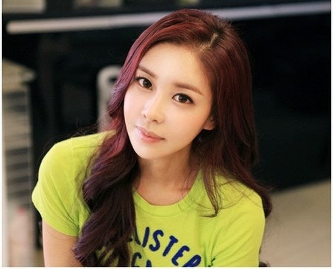 Cô gái vô danh khiến cả showbiz sững sờ với màn Cô gái vô danh khiến cả showbiz sững sờ với màn