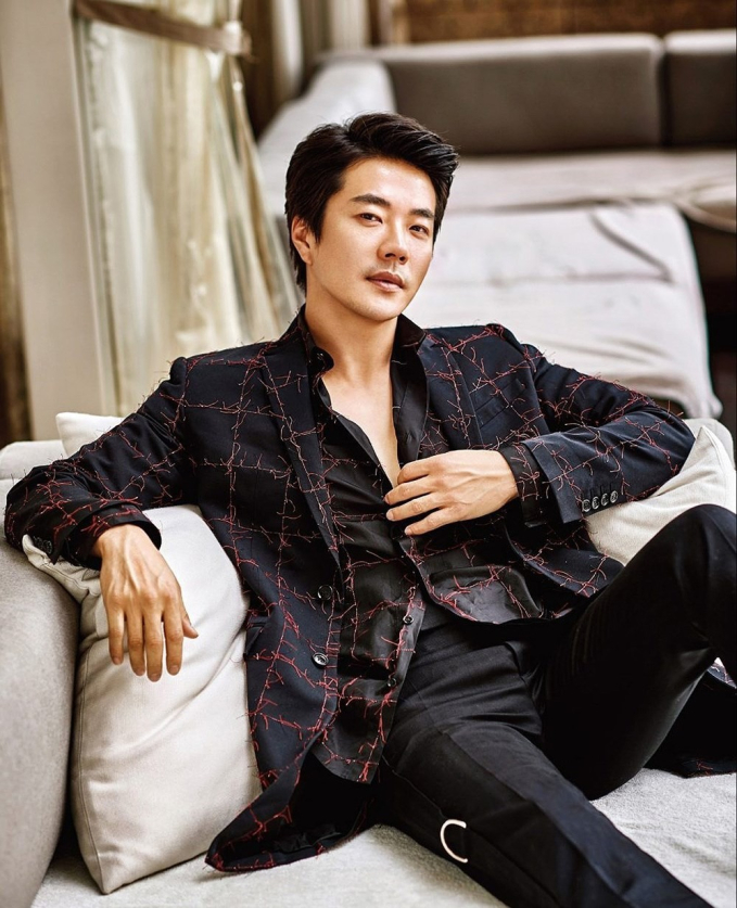 Tài tử Kwon Sang Woo: 17 năm kết hôn vẫn say mê vợ, tiết lộ bí mật chưa từng được kể về nửa kia- Ảnh 1. Tài tử Kwon Sang Woo: 17 năm kết hôn vẫn say mê vợ, tiết lộ bí mật chưa từng được kể về nửa kia- Ảnh 1.