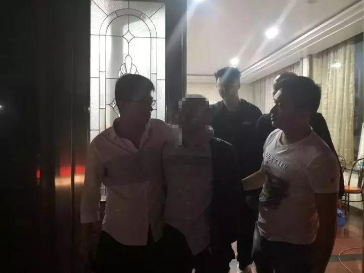 Tịch thu số vàng trị giá 5,7 tỷ đồng giấu trong tường của 1 tòa chung cư- Ảnh 1.