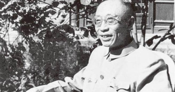 Thăm lại Cố cung, Phổ Nghi chỉ vào chiếc bình hoa và nói một câu kỳ lạ, mọi người xung quanh ngay lập tức hoảng sợ 27 Thăm lại Cố cung, Phổ Nghi chỉ vào chiếc bình hoa và nói một câu kỳ lạ, mọi người xung quanh ngay lập tức hoảng sợ 20210203002532 1746516574147256617206 1746517304111 1746517304281225317199 35 0 445 656 crop 17465173217681428332963jpg